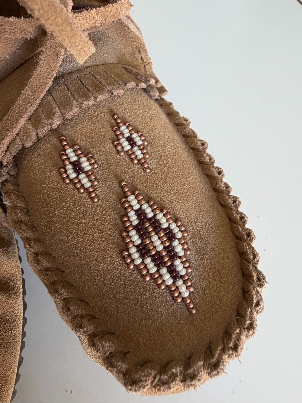 Manitobah Mukluks leather tan beaded slip on ankle moccasin women’s 10 men’s 8 - Picture 15 of 15